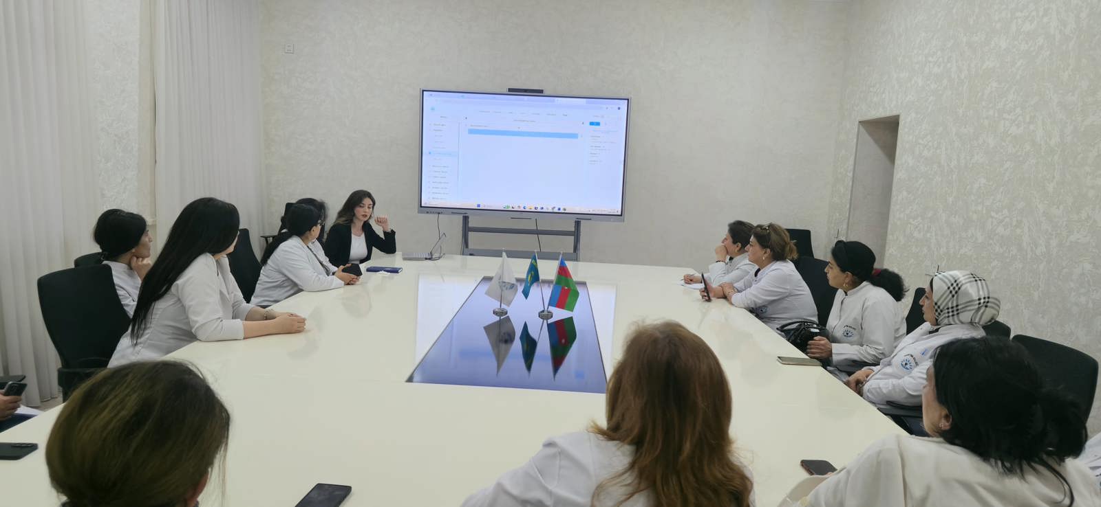 Gəncə Tibb Kollecində rəqəmsallaşma və innovativ idarəetmə üsulları müzakirə olunub.