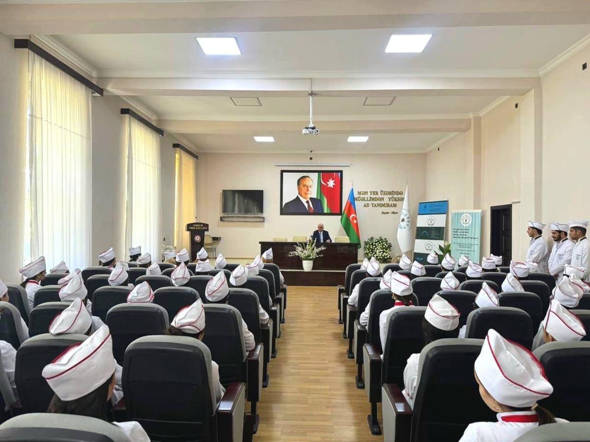 Gəncə Tibb Kollecinin rəhbərliyi 1-ci kurs tələbələrlə görüşüb