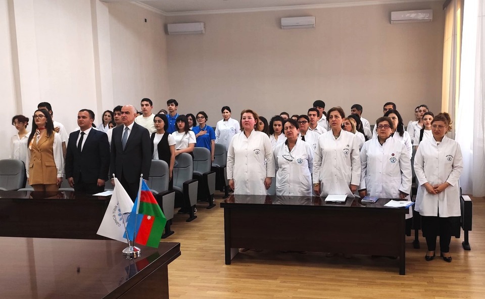 Gəncə Tibb Kollecində “İlkin yardımın göstərilməsi və fövqəladə hallar zamanı davranış qaydaları” layihəsi çərçivəsində təlimlər keçirilir. 