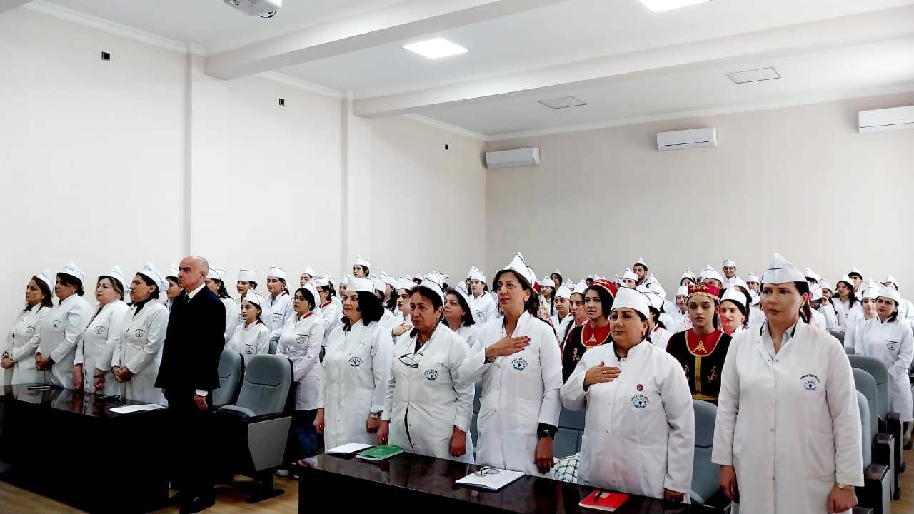 Səhiyyə Nazirliyi Gəncə Tibb Kollecində “18 Oktyabr Müstəqilliyin bərpası günü”nə həsr olunan konfrans keçirilib
