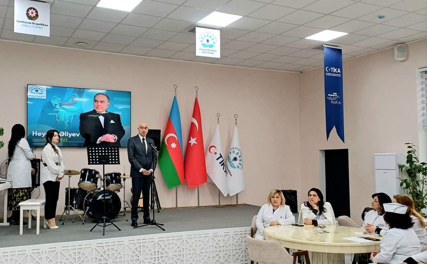 Gəncə Tibb Kollecində ümummilli lider Heydər Əliyevin 103 illiyinə həsr olunan konfrans keçirilib